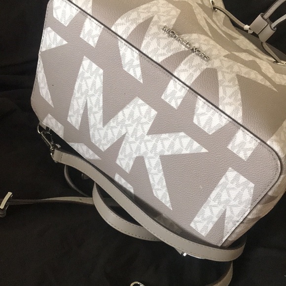 New stylist double purpose Michael Kors bag - Picture 7 of 7